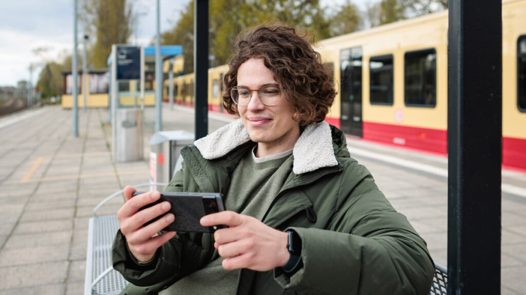 Examples of Fraunhofer FOKUS 5G testbeds and trials in public events, industrial production, disaster management, healthcare, railway infrastructure, aviation, mobile