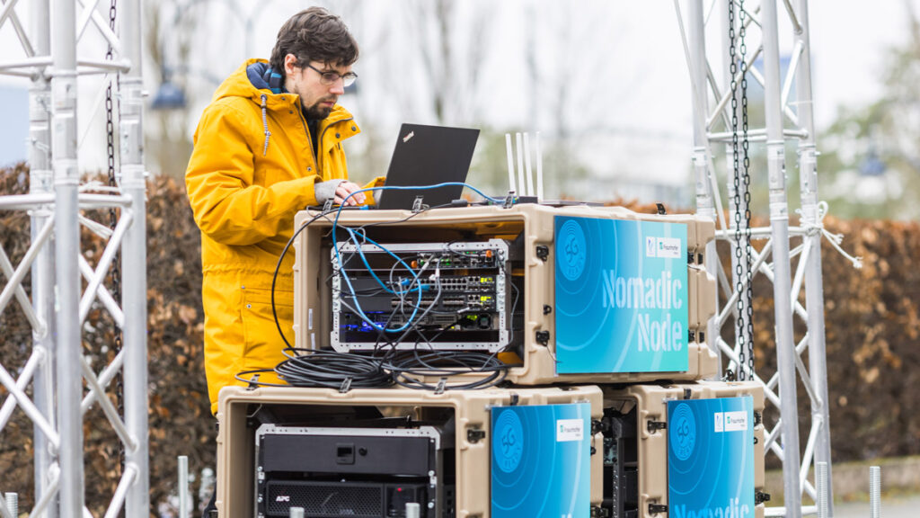 Examples of Fraunhofer FOKUS 5G testbeds and trials in public events, industrial production, disaster management, healthcare, railway infrastructure, aviation, mobile